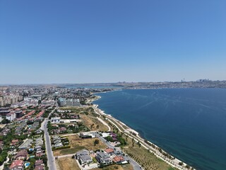 Obraz premium Aerial Panoramic View of Coastal Residential Neighborhood and Blue Sea Horizon