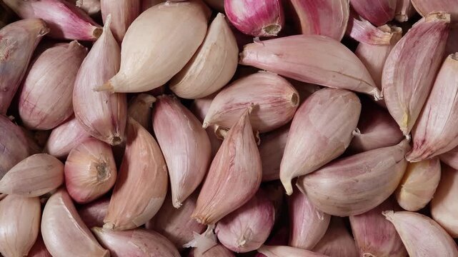 Fresh garlic in a basket.