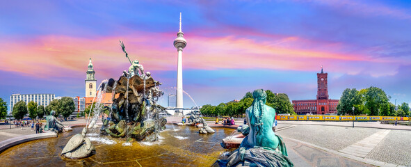 Rathaus, Fernsehturm, Berlin, Deutschland  © Sina Ettmer