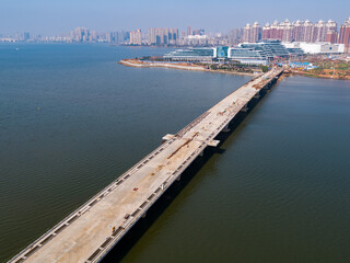 Obraz premium Wuhan Lake Bridge Aerial View with Modern Cityscape
