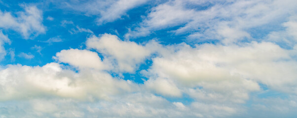 Obraz premium Cloudscape sky background. Cloud in the sky. Background with cloud. Gloomy sky with overcast clouds. Overcast view. Skyscape and cloudscape. Sky with clouds. Cloudy skyscape background