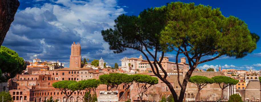 Historic center of Rome old skyline