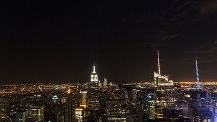 Obraz premium Empire State Building Illuminated Over Midtown Manhattan