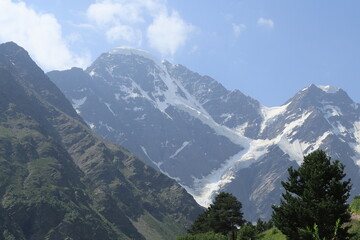 Obraz premium The North Caucasus glacier Semyorka on the slopes of Mount Donguz-Orun on a sunny summer day