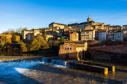 Lap&eacute;rouse Highschool overlooking the buildings of Albi city center and the Tarn from the right bank