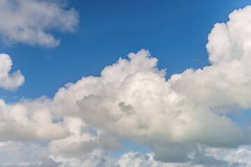Fototapeta premium Cloudscape sky background. Cloud in the sky. Background with cloud. Gloomy sky with overcast clouds. Skyscape and cloudscape. Radiant sky with clouds. Cloudy skyscape background