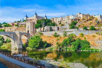 Fototapeta premium Toledo city view with the bridge, Spain