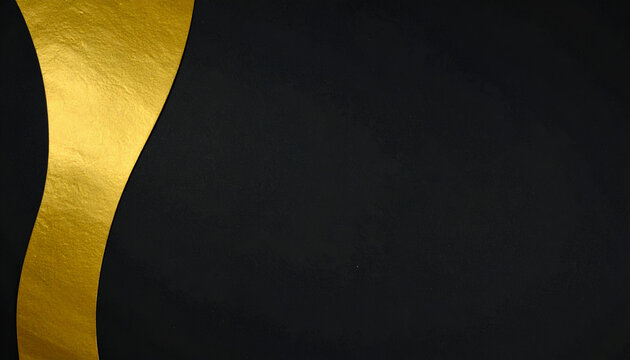 Fond textur&eacute; noir &eacute;l&eacute;gant avec une bande ondul&eacute;e en feuille d'or sur le c&ocirc;t&eacute; gauche, id&eacute;al pour les invitations de luxe et le design.