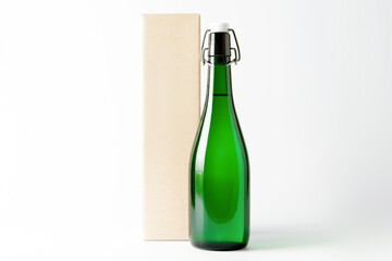 酒瓶と化粧箱のモックアップ（無地ラベルのパッケージデザイン素材）