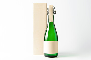 ラベルなし日本酒ボトルと化粧箱のモックアップ（デザイン用パッケージ素材