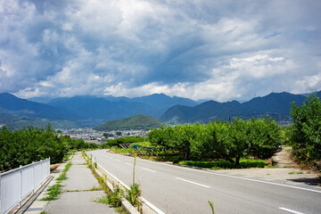 夏の山梨県甲州市の街並み