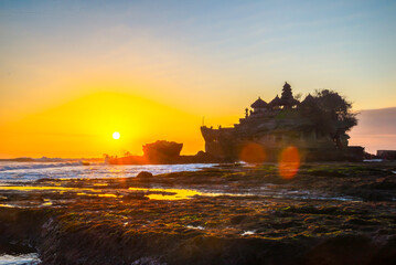 Cliff sea coast at Tanah Lot, Bali, Indonesia © tonjung