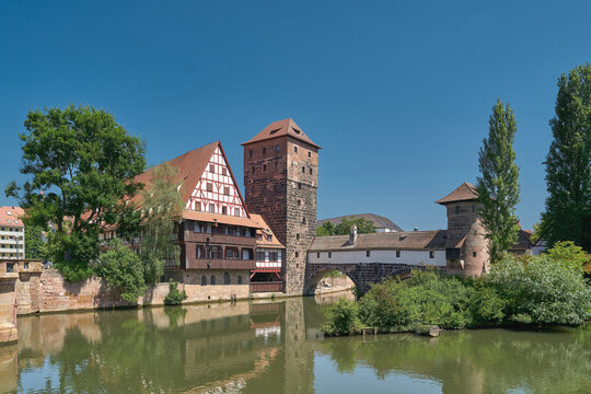 Blick auf Wasserturm, Henkersteg und Henkerturm in der Altstadt von N&uuml;rnberg an der Pegnitz