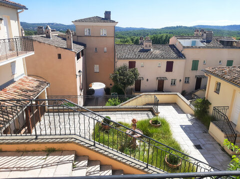 Paysages de Provence, villages pittoresques du Lub&eacute;ron, patrimoine, France