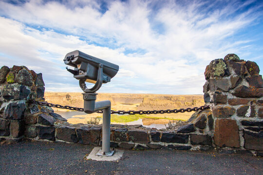 Coin operated tourist telescope at a viewing platform in Dry Falls State Park