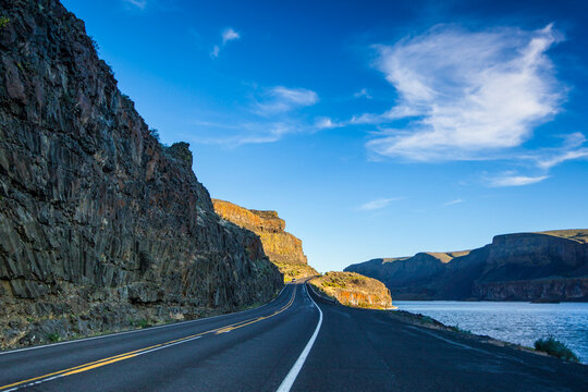 Highway 17, Coulee City, the mountain road running along the coast, sunlight cliffs and landscape.
