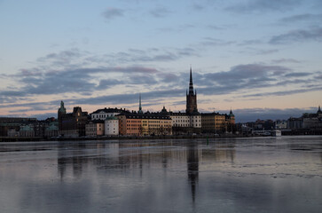 Obraz premium Riddarholmen church at blue hour dusk