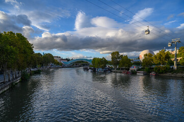 View of the Bridge of Peace in Tbilisi over the Kura River © Михаил Шорохов