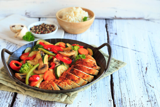 clean food mit gebratenen gem&uuml;se,H&auml;hnchen und Reis