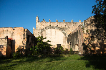 Fototapeta premium Ex Convento de San Bernardino de Siena in Valladolid, Yucatan, Mexico under a clear blue sky