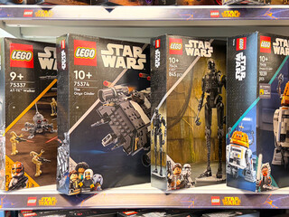 Naklejka premium Lego star wars boxed sets on store shelf