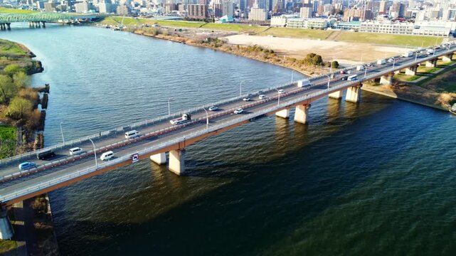 夕方帰宅ラッシュに巻き込まれる車 4K