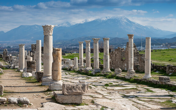 Ruins of Laodikeia Antik Kenti in Denizli, Turkey, featuring ancient architecture, stone structures, and scenic historical landscape in the Aegean region.