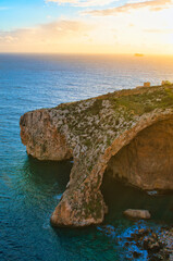 Poranek nad Blue Grotto z wyspą Filfla w tle 2026 © Krzysiek Cegiełka