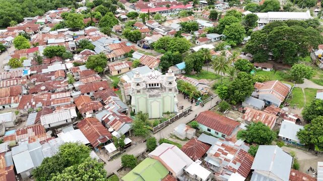 An-Nur Mosque in the Bugis Village of Waingapu, East Sumba, is located in a densely populated area and serves as a place for local residents to pray during this Ramadan month