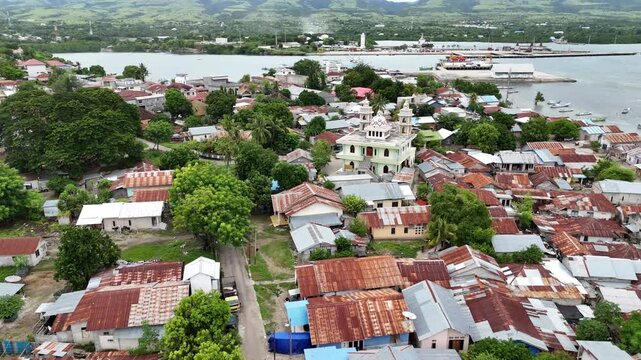 An-Nur Mosque in the Bugis Village of Waingapu, East Sumba, is located in a densely populated area and serves as a place for local residents to pray during this Ramadan month