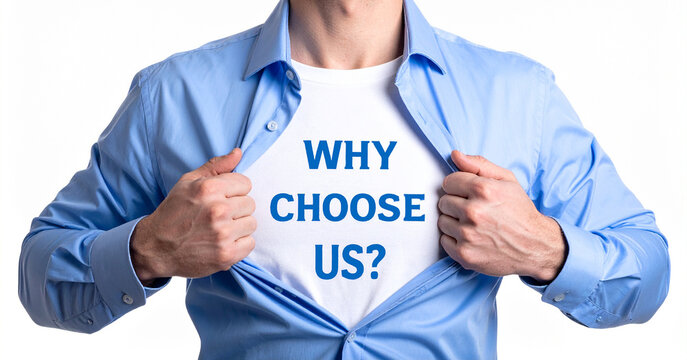 Why choose us? - Ein Mann öffnet sein Hemd und zeigt sein TShirt