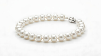 Obraz premium Elegant White Pearl Bracelet with Sterling Silver Clasp and Ornate Design