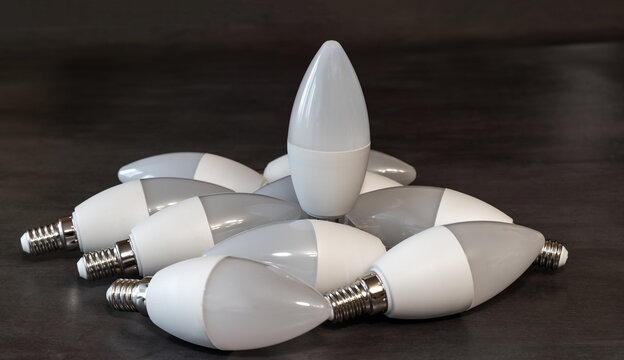The LED light bulbs for the chandelier are on the table.White lamp base E14.LED lighting.