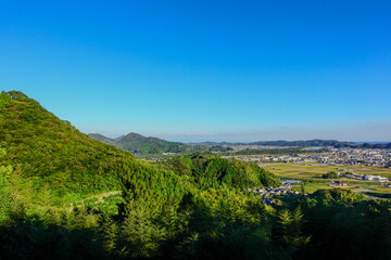 Obraz premium Mountain View Over Rural Valley and Rice Fields in Shikoku Japan
