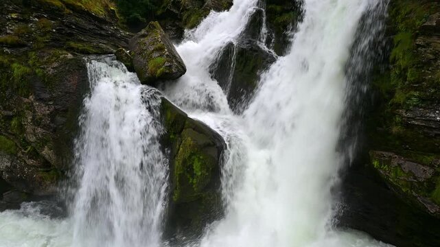 Wasserfall in Geiranger, Geiranger Fjord, Geiranger, Stranda, Romsdal, Norwegen, Europa