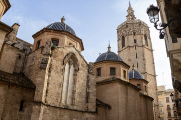 Obraz premium Valencia Cathedral and Royal Basilica of Our Lady of the Forsaken (Real Basílica de Nuestra Señora de los Desamparados) from Plaza de la Virgen, Valencia, Spain. 