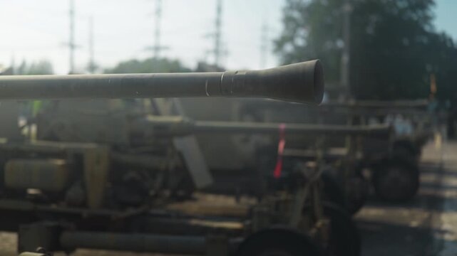 Heavy infantry military weapons move on wheels.