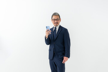 ビジネス　男性　スマートフォン　スマホ