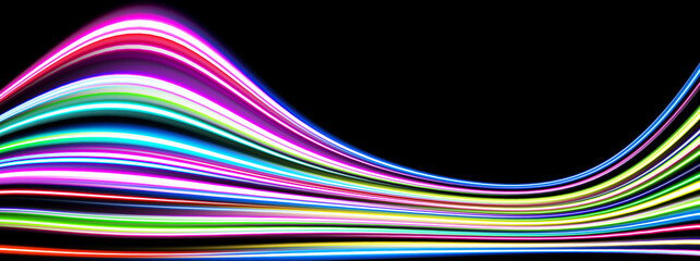 黒背景に流れるカラフルなネオン光の波線　テクノロジー・デジタル背景