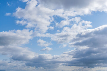 Fototapeta premium 春の始まりの青空と広がる雲12