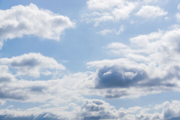 Obraz premium 春の始まりの青空と広がる雲14