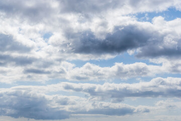 Fototapeta premium 春の始まりの青空と広がる雲33