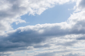 Fototapeta premium 春の始まりの青空と広がる雲35