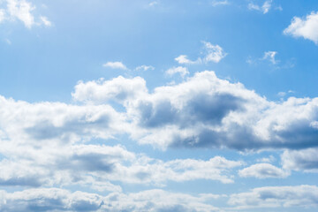 春の始まりの青空と広がる雲53