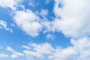 Fototapeta premium 春の始まりの青空と広がる雲61