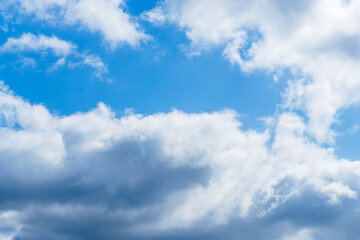 Fototapeta premium 春の始まりの青空と広がる雲68