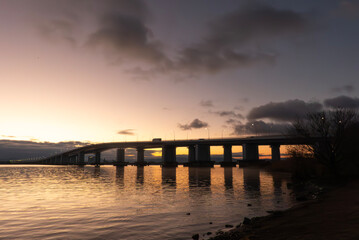 オレンジに染まる夜明けの琵琶湖　日本一長い淡水橋　琵琶湖大橋　滋賀県大津市