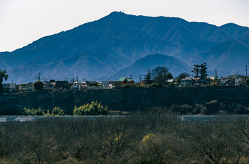 春の初めの神奈川県丹沢の山並み
