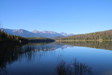 Fototapeta premium mountain lake in the fall