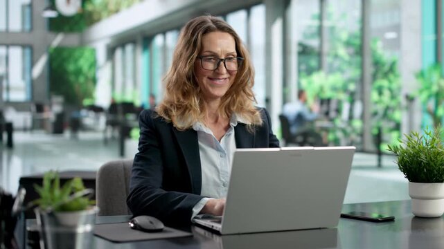 Sustainable Business Analyst And Lawyer Using Technology